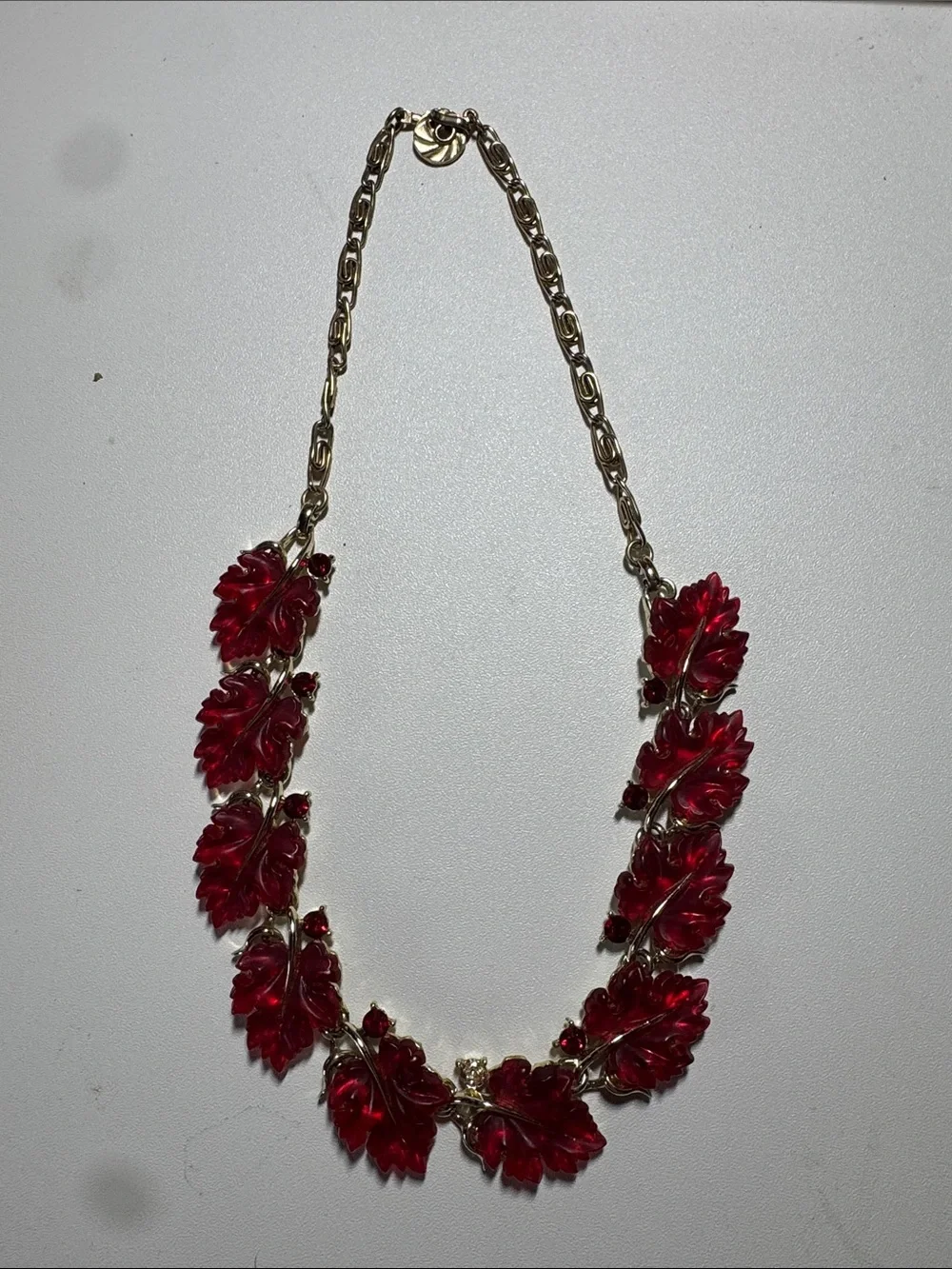LISNER MOLDED RED “JELLY” LUCITE RHINESTONE LEAF NECKLACE BRACELET EARRINGS SET